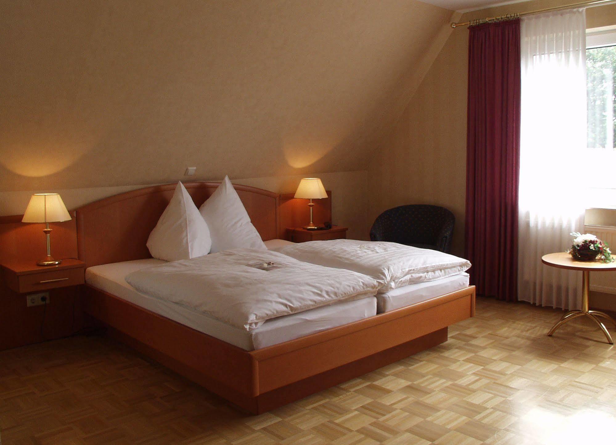 Zur Linde Hotell Heede Eksteriør bilde