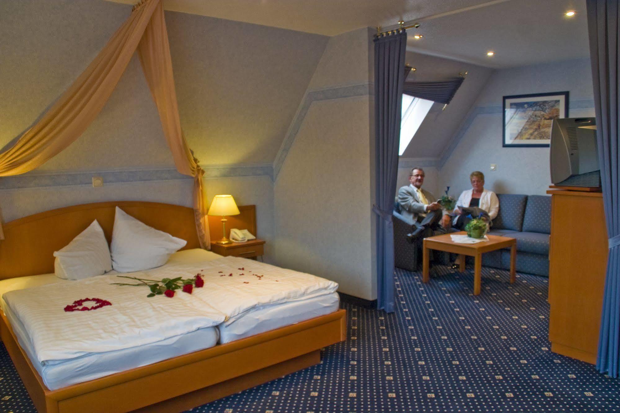 Zur Linde Hotell Heede Eksteriør bilde